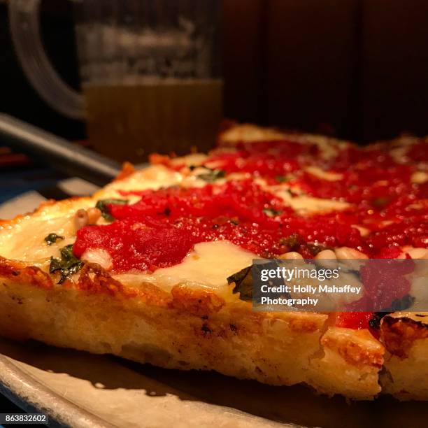 fotos e imágenes de Pizza Cuadrada - Getty Images fotos e imágenes de Pizza Cuadrada - Getty Images