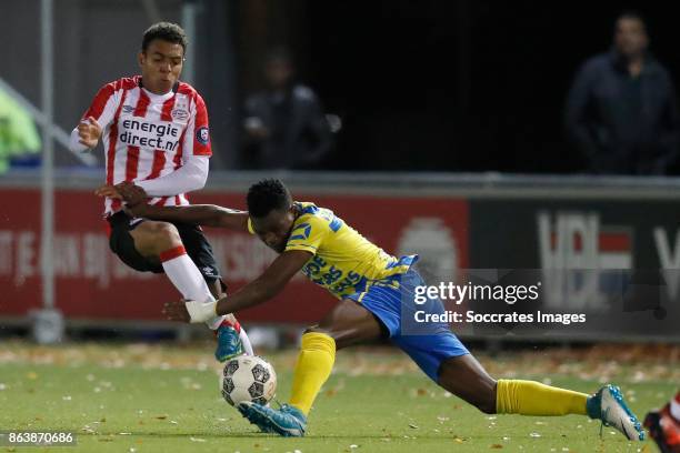 Donyell Malen of PSV U23, Gigli Ndefe of RKC Waalwijk during the Dutch Jupiler League match between PSV U23 v RKC Waalwijk at the de Herdgang on...