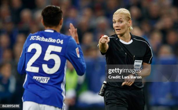 Referee Bibiana Steinhaus gives instructions to Amine Harit of Schalke during the Bundesliga match between FC Schalke 04 and 1. FSV Mainz 05 at...