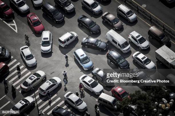 traffic in china - verkehrschaos stock-fotos und bilder