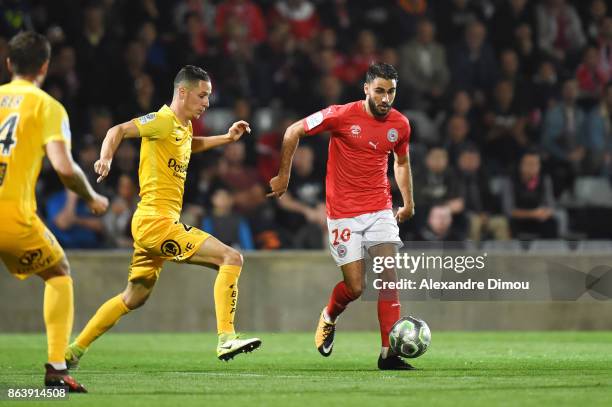 Romain Del Castillo of Nimes scores during the Ligue 2 match between Nimes Olympique and Brest on October 20, 2017 in Nimes, France.