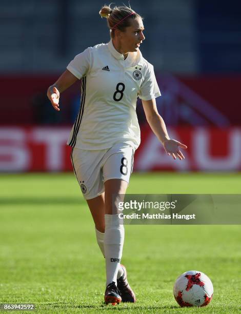 Lena Goessling of Germany controls the ball during the 2019 FIFA Women's World Championship Qualifier match between Germany and Iceland at...