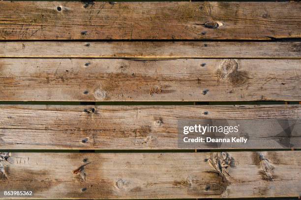 wooden dock planks background - ponton bois photos et images de collection