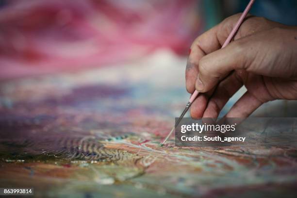 hand gemälde - kunstgemälde stock-fotos und bilder