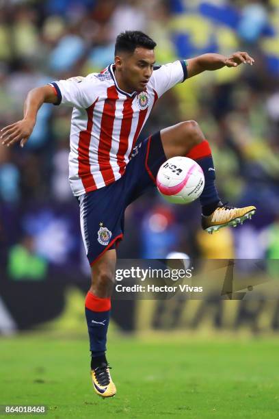 Jose Vazquez of Chivas controls the ball during the 10th round match between America and Chivas as part of the Torneo Apertura 2017 Liga MX at Azteca...