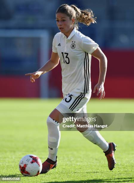 Melanie Leupolz of Germany controls the ball during the 2019 FIFA Women's World Championship Qualifier match between Germany and Iceland at...