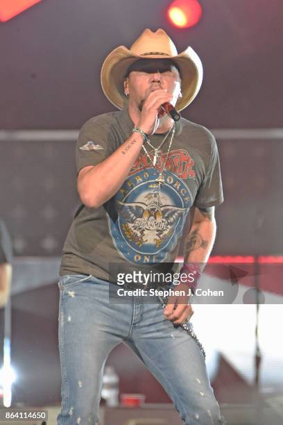 Jason Aldean performs during the 12th Annual Concert For The Cure at KFC YUM! Center on October 20, 2017 in Louisville, Kentucky.