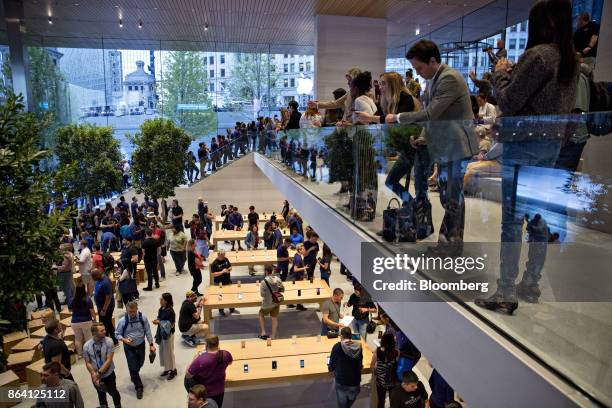 Michigan Avenue Apple store opening Oct. 20