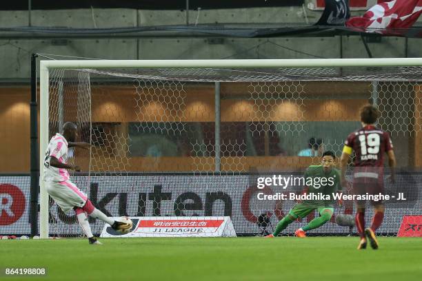 Victor Ibarbo of Sagan Tosu converts the penalty to score his side's first goal during the J.League J1 match between Vissel Kobe and Sagan Tosu at...