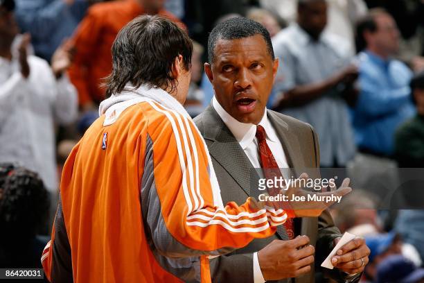 Steve Nash and head coach Alvin Gentry of the Phoenix Suns talk near the side line during the game against the Memphis Grizzlies on April 10, 2009 at...
