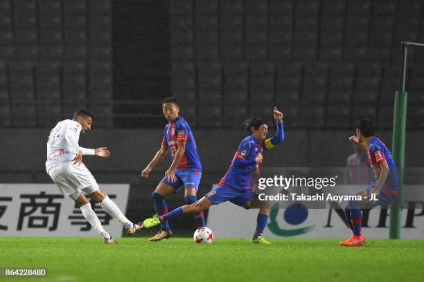 Jay Bothroyd of Consadole Sapporo scores the opening goal during the J.League J1 match between FC Tokyo and Consadole Sapporo at Ajinomoto Stadium on...