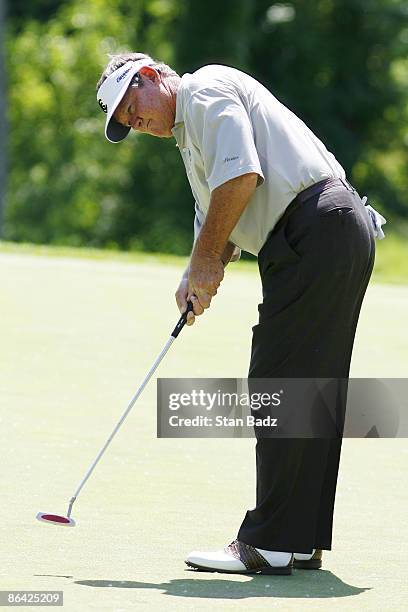 Bobby Wadkins competes in second round of the Allianz Championship held at Glen Oaks Country Club in West Des Moines, IA, on June 3, 2006.