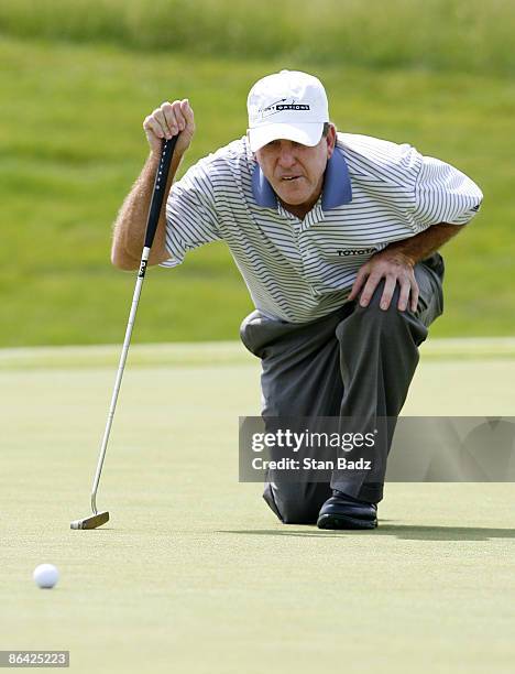 Gil Morgan competes in the third and final round of the Allianz Championship held at Glen Oaks Country Club in West Des Moines, IA, on June 4, 2006.