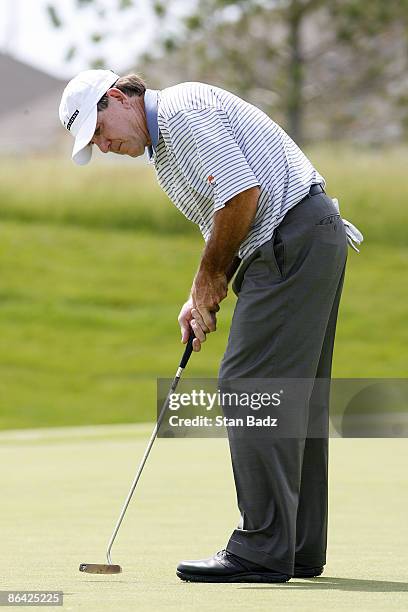 Gil Morgan competes in the third and final round of the Allianz Championship held at Glen Oaks Country Club in West Des Moines, IA, on June 4, 2006.