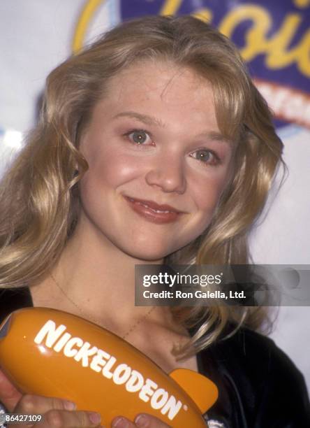 Actress Ariana Richards attends the Seventh Annual Nickelodeon's Kids' Choice Awards on May 7, 1994 at Pantages Theatre in Hollywood, California.