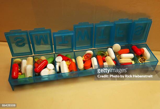 pills in a box  - shawnee kansas foto e immagini stock