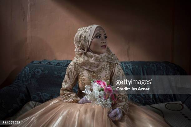 Bride Katty Malang Mikunug, pose for a photo in her wedding dress on October 21, 2017 in Saguiaran in Lanao del Sur, southern Philippines. Paulo...