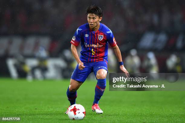 Kosuke Ota of FC Tokyo in action during the J.League J1 match between FC Tokyo and Consadole Sapporo at Ajinomoto Stadium on October 21, 2017 in...