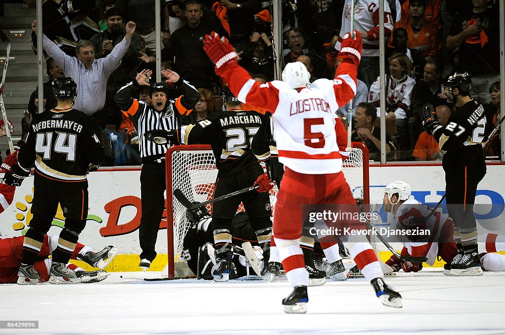 Detroit Red Wings v Anaheim Ducks - Game Three