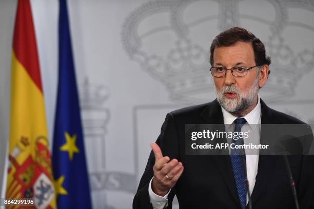 Spanish Prime Minister Mariano Rajoy gives a press conference after a crisis cabinet meeting at the Moncloa Palace on October 21, 2017 in Madrid....