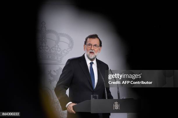 Spanish Prime Minister Mariano Rajoy gives a press conference after a crisis cabinet meeting at the Moncloa Palace on October 21, 2017 in Madrid....