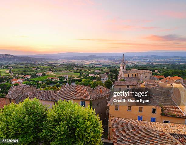france, provence, bonnieux, hilltop village - vaucluse stock-fotos und bilder