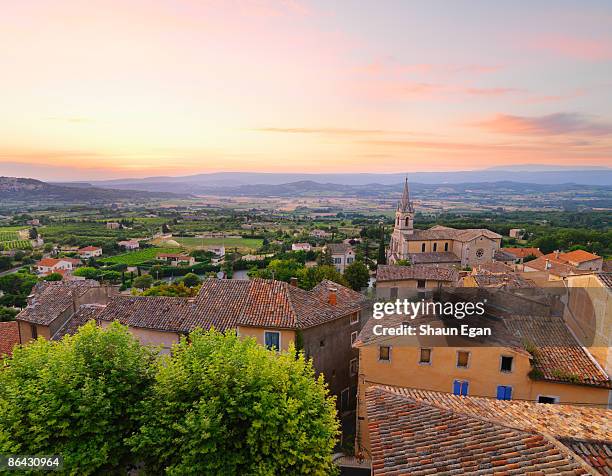 france, provence, bonnieux, hilltop village  - vaucluse stock-fotos und bilder