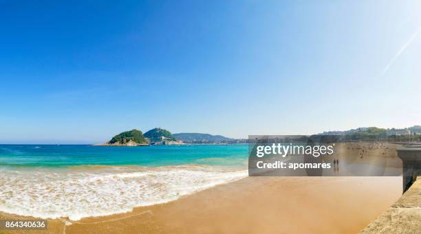 panoramic view of playa de la concha, san sebastian, donostia, basque country, spain - são sebastião espanha imagens e fotografias de stock