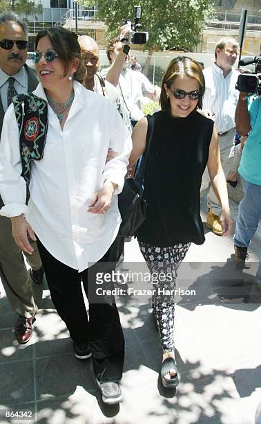 Actor Robert Blake's daughter Delinah and niece Noreen Austin arrive for a hearing in the case of actor Robert Blake on June 27, 2002 in Van Nuys,...