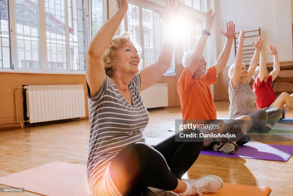 Adultos mayores activas disfrutar de jubilación