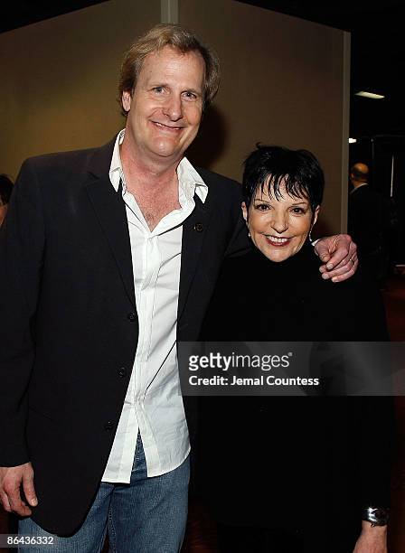 Actors Jeff Daniels and Liza Minnelli attend the 2009 Tony Awards Meet the Nominees press reception at The Millennium Broadway Hotel on May 6, 2009...