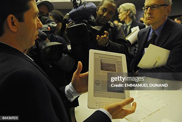 Dx Screen Large 25 Inch Photos and Premium High Res Pictures - Getty Images