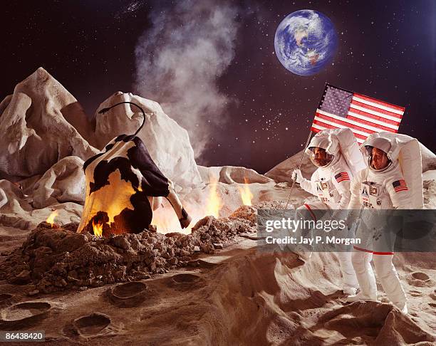 astronauts with crashed cow on moon - astronauta bandiera foto e immagini stock