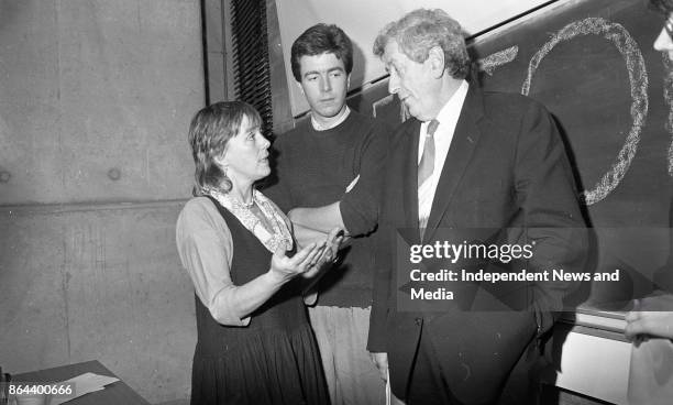 An Taoiseach Garret Fitzgerald pictured at the Open Forum Meeting, where he was a guest speaker, at Trinity College, circa October 1985. .