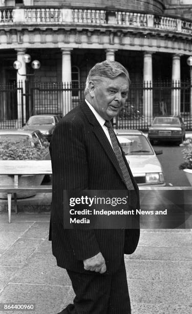 Senator Eoin Ryan Sr arriving at Leinster House for the Senate Meeting, October 1, 1986. .