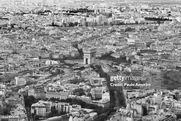 beautiful aerial view of arc de triomphe in paris - arc de triomphe overview stock pictures, royalty-free photos & images