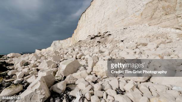 chalk rock fall debris, seven sisters cliffs - chert 個照片及圖片檔