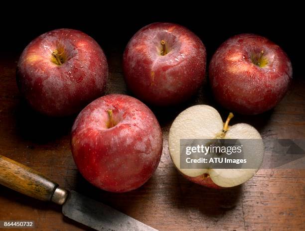 apples on wood cut with knife - cut in half ストックフォトと画像