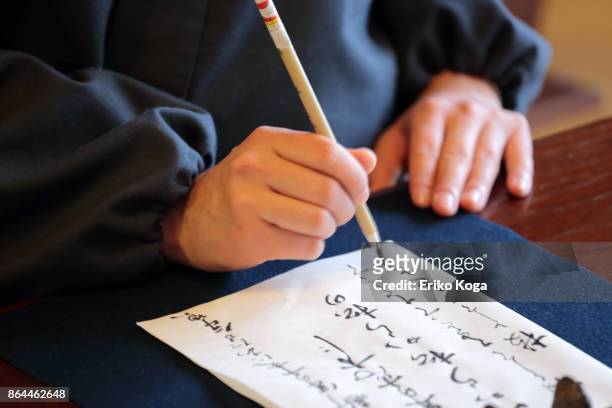 hand of man doing calligraphy - japanisches schriftzeichen stock-fotos und bilder