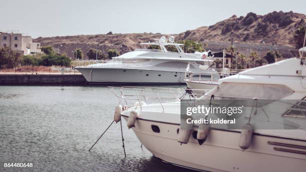 luxury yachts moored in hertzliya city marina parking - herzliya marina stock-fotos und bilder