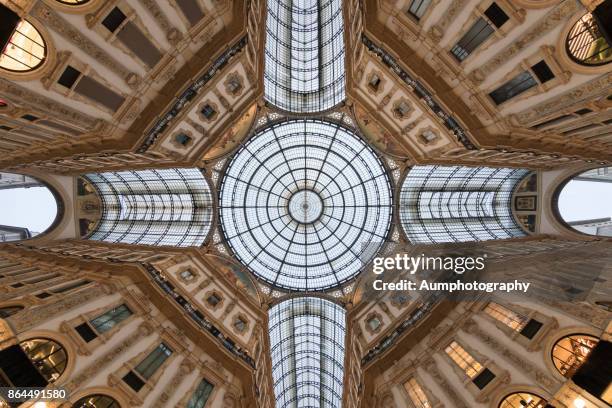 galleria vittorio emanuele ii - catedral de milão - fotografias e filmes do acervo
