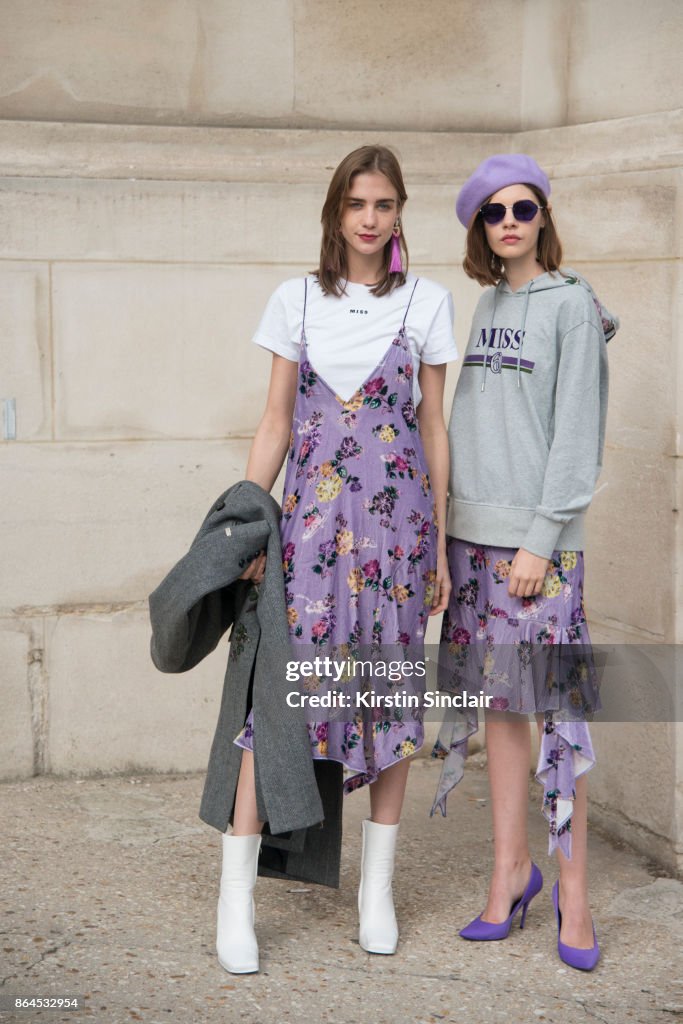 Street Style : Paris Fashion Week Womenswear Spring/Summer 2018 : Day Two