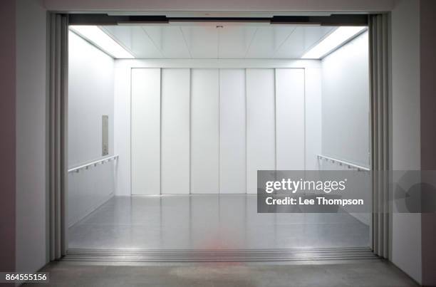 service elevator - elevador stock pictures, royalty-free photos & images