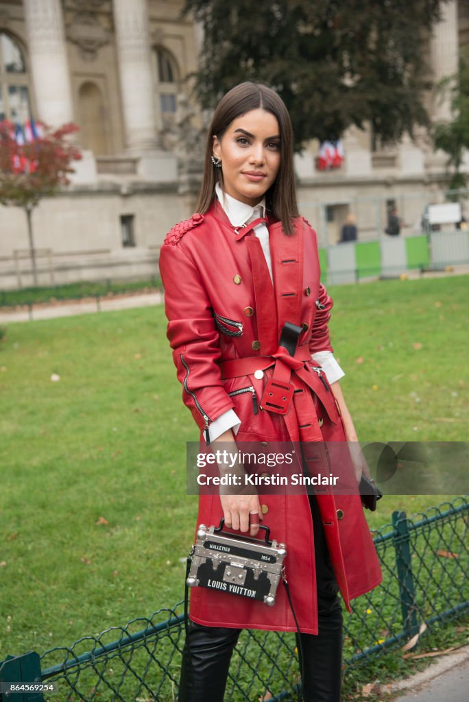 Street Style : Paris Fashion Week Womenswear Spring/Summer 2018 : Day Two