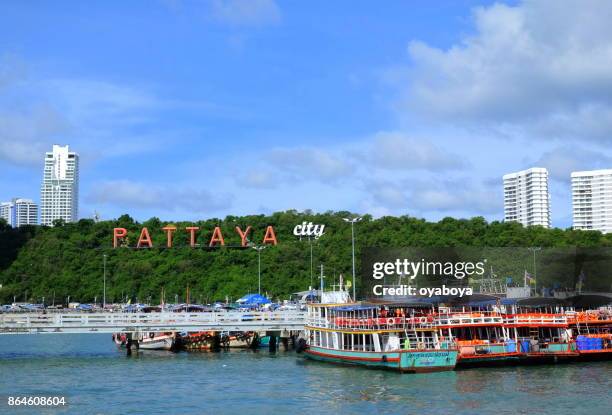 pattaya stadt in thailand - strand pattaya stock-fotos und bilder