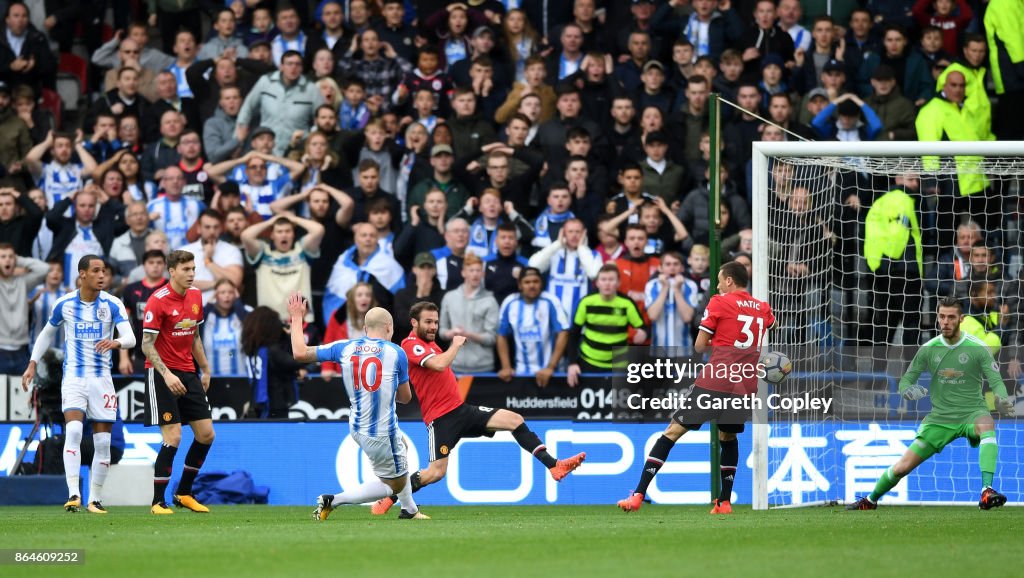 Huddersfield Town v Manchester United - Premier League