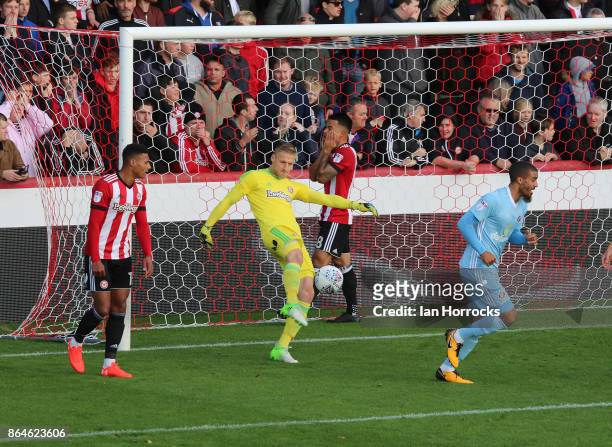 Lewis Grabbam of Sunderland celebrates as Brentford keeper Daniel Bentley the ball after putting it in his own net during the Sky Bet Championship...