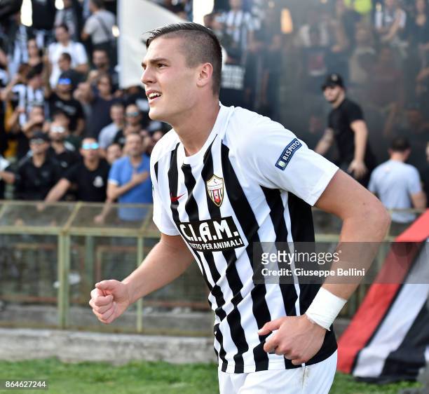 Andrea Favilli of Ascoli Picchio FC 1898 celebrates after scoring the opening goal during the Serie A match between Ternana Calcio and Ascoli Picchio...
