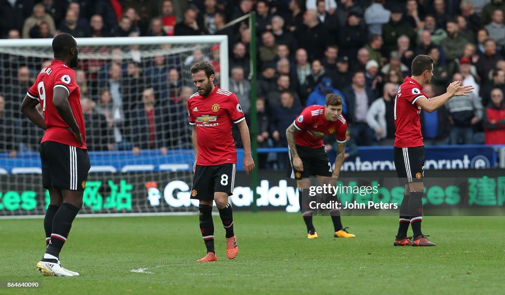 Huddersfield Town v Manchester United - Premier League