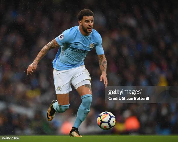 Kyle Walker of Manchester City runs with the ball during the Premier League match between Manchester City and Burnley at Etihad Stadium on October...